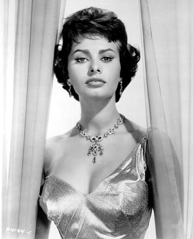 looks like Sophia Loren.