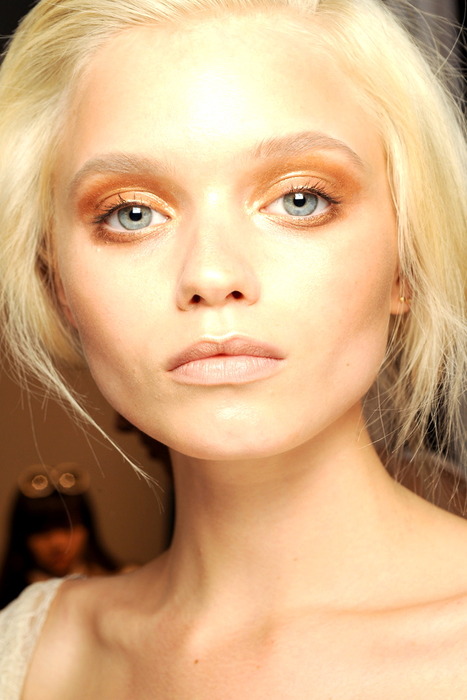 Abbey Lee looks amazing in white blonde Also Mom bought some candles today 
